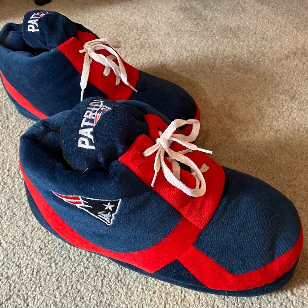 Patriots slippers large fits 10.5
